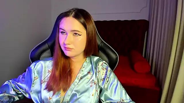 Discover our girls online shows and discover the company of countless livestreamers, with stunning shapes, sex toys and more.