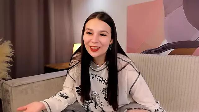 Discover our girls online shows and discover the company of countless livestreamers, with stunning shapes, sex toys and more.