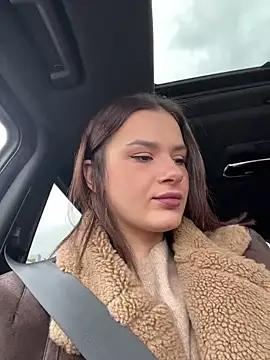 Discover our girls online shows and discover the company of countless livestreamers, with stunning shapes, sex toys and more.