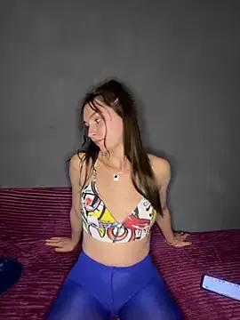 MiraSnis from StripChat is Freechat
