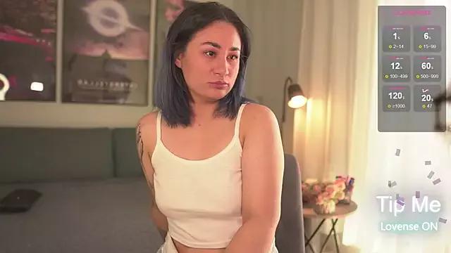 Discover our girls online shows and discover the company of countless livestreamers, with stunning shapes, sex toys and more.