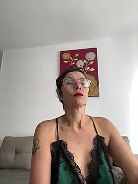Discover our girls online shows and discover the company of countless livestreamers, with stunning shapes, sex toys and more.