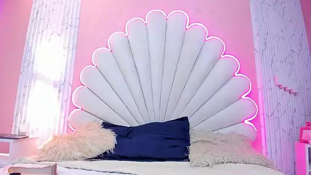 MisRoos from StripChat is Freechat
