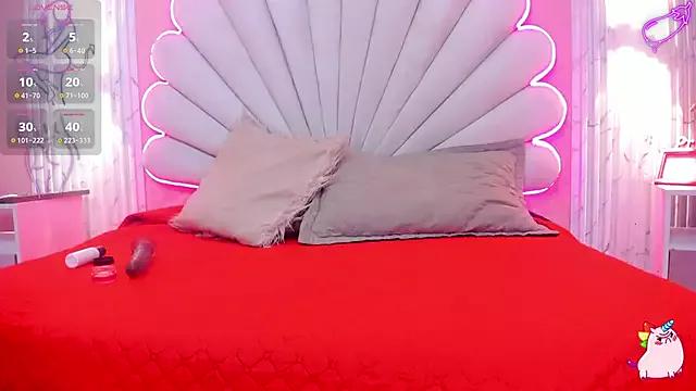 MisRoos from StripChat is Freechat