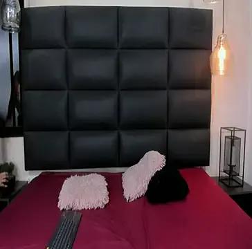 Discover our girls online shows and discover the company of countless livestreamers, with stunning shapes, sex toys and more.