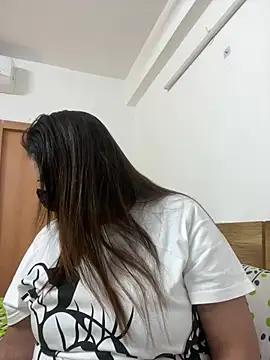 Discover our girls online shows and discover the company of countless livestreamers, with stunning shapes, sex toys and more.