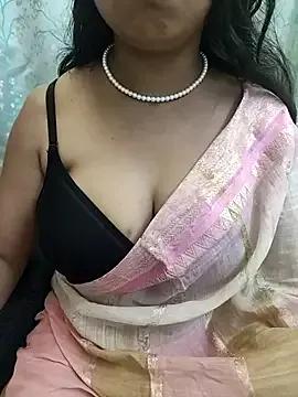 Miss-oly from StripChat is Freechat