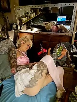 Miss-Paradise from StripChat