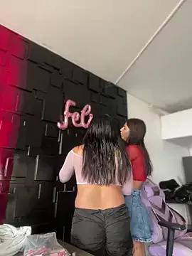 Discover our girls online shows and discover the company of countless livestreamers, with stunning shapes, sex toys and more.