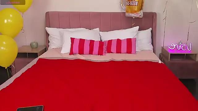 Discover our girls online shows and discover the company of countless livestreamers, with stunning shapes, sex toys and more.