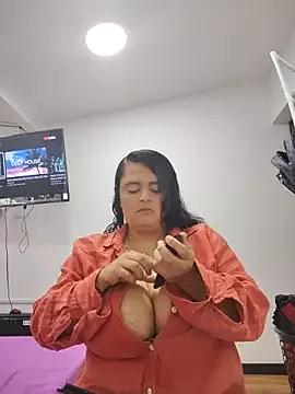 Discover our girls online shows and discover the company of countless livestreamers, with stunning shapes, sex toys and more.