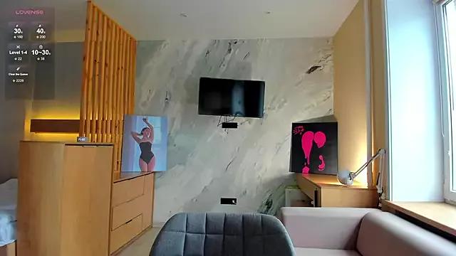 Discover our girls online shows and discover the company of countless livestreamers, with stunning shapes, sex toys and more.