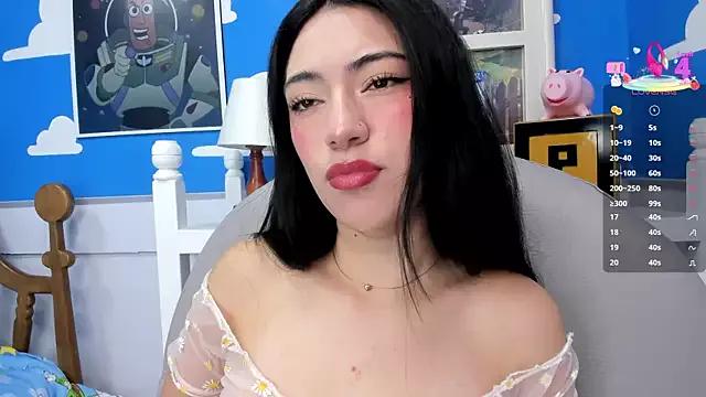 Discover our girls online shows and discover the company of countless livestreamers, with stunning shapes, sex toys and more.
