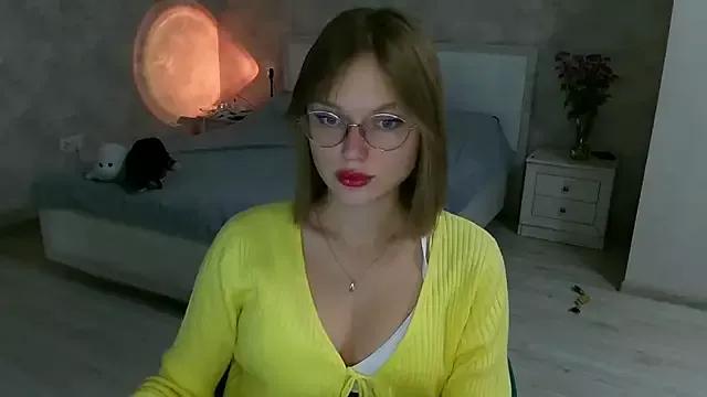 Discover our girls online shows and discover the company of countless livestreamers, with stunning shapes, sex toys and more.