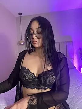 Discover our girls online shows and discover the company of countless livestreamers, with stunning shapes, sex toys and more.