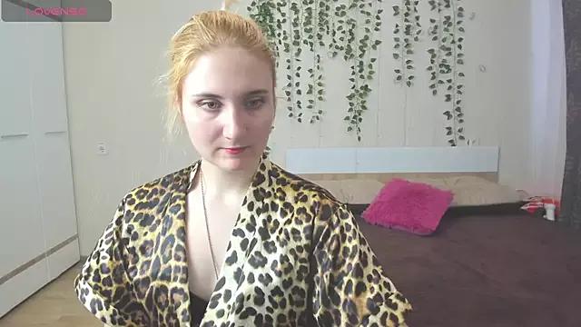 Discover our girls online shows and discover the company of countless livestreamers, with stunning shapes, sex toys and more.