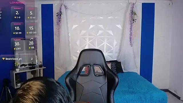 miss_honey01 from StripChat
