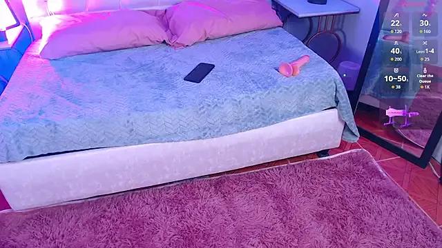 Discover our girls online shows and discover the company of countless livestreamers, with stunning shapes, sex toys and more.