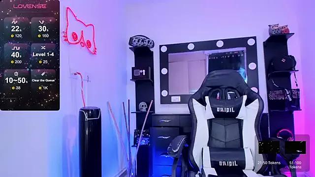 Discover our girls online shows and discover the company of countless livestreamers, with stunning shapes, sex toys and more.