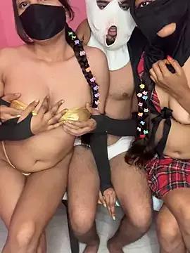 Discover our girls online shows and discover the company of countless livestreamers, with stunning shapes, sex toys and more.