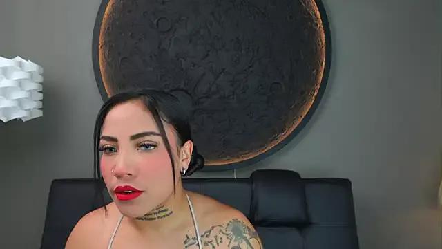 miss_vaiolette from StripChat is Freechat