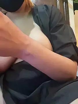 Discover our girls online shows and discover the company of countless livestreamers, with stunning shapes, sex toys and more.