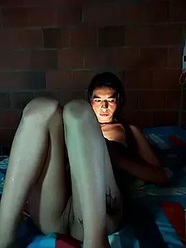 Discover our girls online shows and discover the company of countless livestreamers, with stunning shapes, sex toys and more.