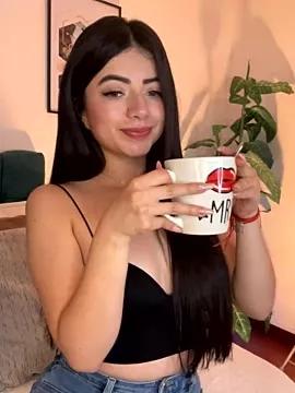 Discover our girls online shows and discover the company of countless livestreamers, with stunning shapes, sex toys and more.