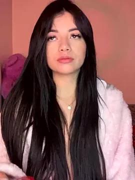 Discover our girls online shows and discover the company of countless livestreamers, with stunning shapes, sex toys and more.
