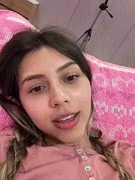 Discover our girls online shows and discover the company of countless livestreamers, with stunning shapes, sex toys and more.