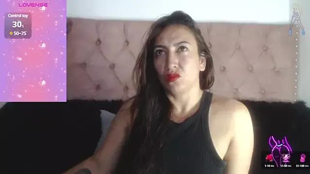 Discover our girls online shows and discover the company of countless livestreamers, with stunning shapes, sex toys and more.