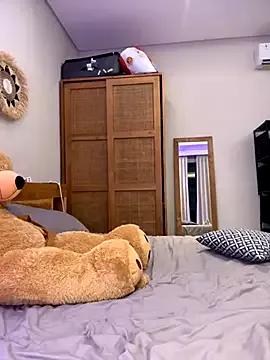 Discover our girls online shows and discover the company of countless livestreamers, with stunning shapes, sex toys and more.