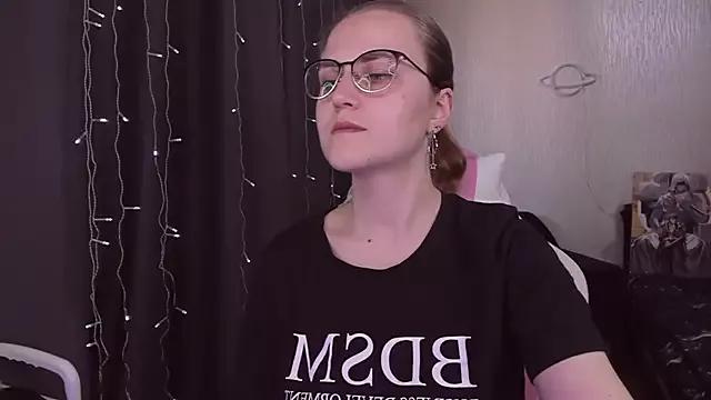 MissBrightShine from StripChat