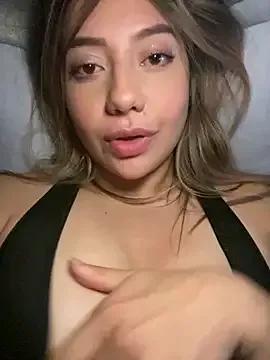 Discover our girls online shows and discover the company of countless livestreamers, with stunning shapes, sex toys and more.