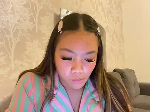 Discover our girls online shows and discover the company of countless livestreamers, with stunning shapes, sex toys and more.