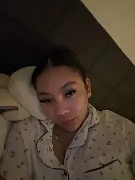 MissCherryyxox from StripChat is Freechat