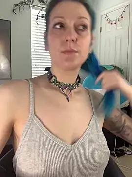 Discover our girls online shows and discover the company of countless livestreamers, with stunning shapes, sex toys and more.