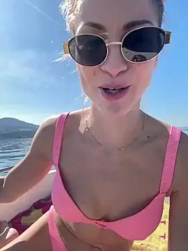 missdaisydiamond777 from StripChat