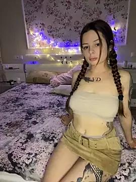 Discover our girls online shows and discover the company of countless livestreamers, with stunning shapes, sex toys and more.