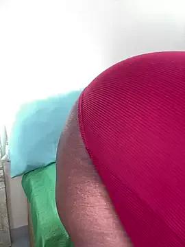 Discover our girls online shows and discover the company of countless livestreamers, with stunning shapes, sex toys and more.
