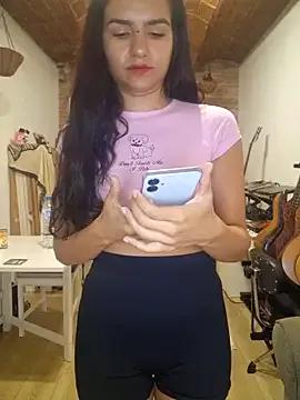 Discover our girls online shows and discover the company of countless livestreamers, with stunning shapes, sex toys and more.