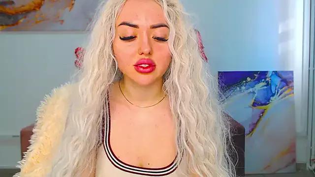 MissisCaty from StripChat