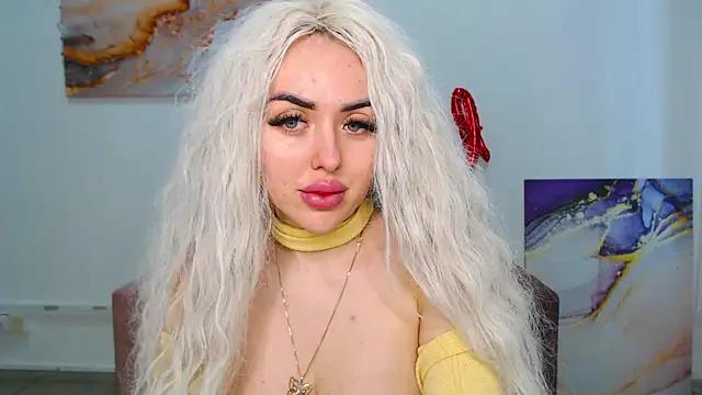 MissisCaty from StripChat