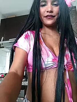Discover our girls online shows and discover the company of countless livestreamers, with stunning shapes, sex toys and more.