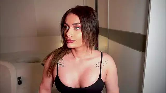 Discover our girls online shows and discover the company of countless livestreamers, with stunning shapes, sex toys and more.
