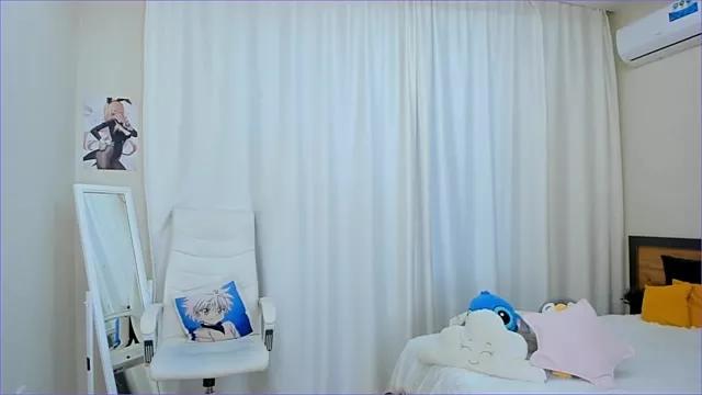 Discover our girls online shows and discover the company of countless livestreamers, with stunning shapes, sex toys and more.