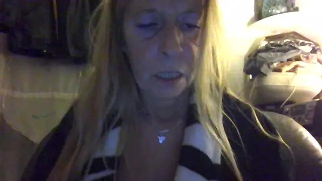 MISSLOTUS75 from StripChat