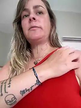 Discover our girls online shows and discover the company of countless livestreamers, with stunning shapes, sex toys and more.