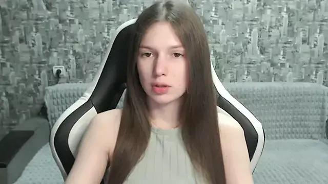Discover our girls online shows and discover the company of countless livestreamers, with stunning shapes, sex toys and more.