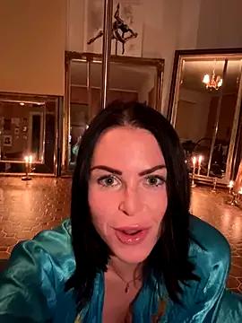 missninasparkle from StripChat is Freechat